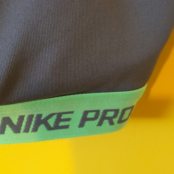 Nike sports bra - Picture 4 of 6